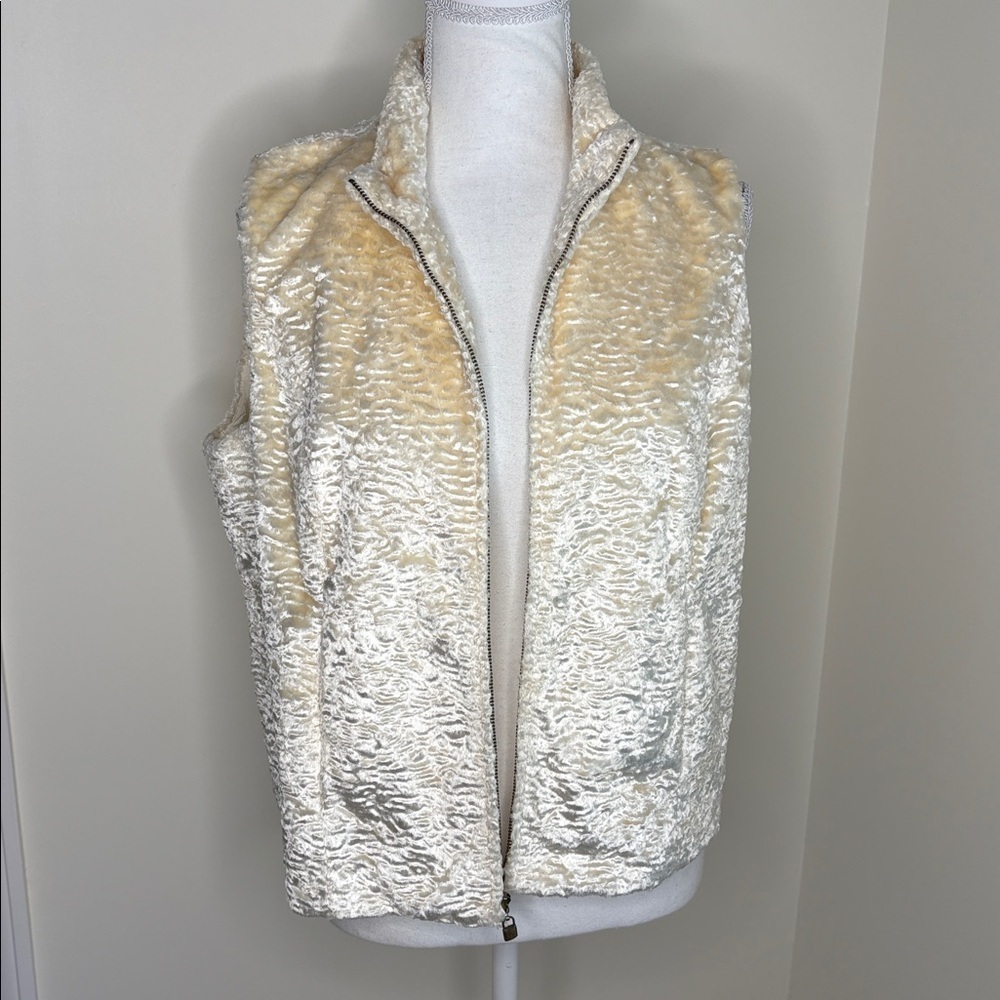 Peck & Peck Cream Colored Textured Zip Up Vest. 12P